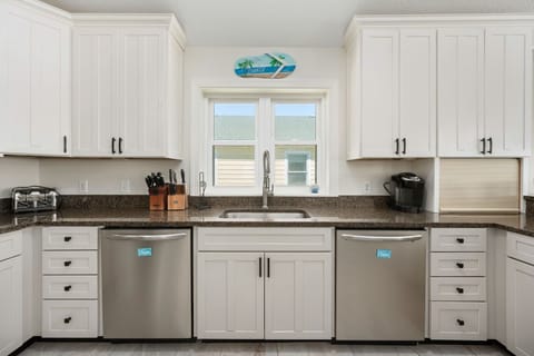 38-web-or-mls-9319-SOOI-TL-Kitchen-V3