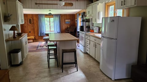 Fully equipped kitchen.