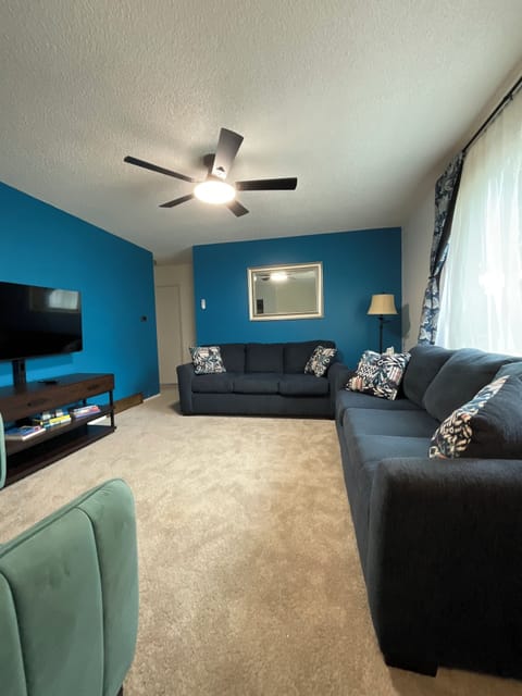Spacious living room with seating for the whole group