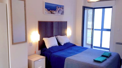 Family Double or Twin Room, Lanai, Mountain View | Laptop workspace, iron/ironing board