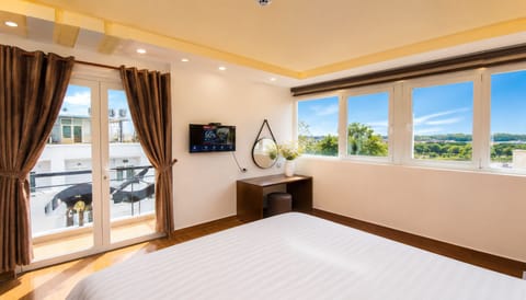 Deluxe Double Room | Minibar, desk, laptop workspace, soundproofing