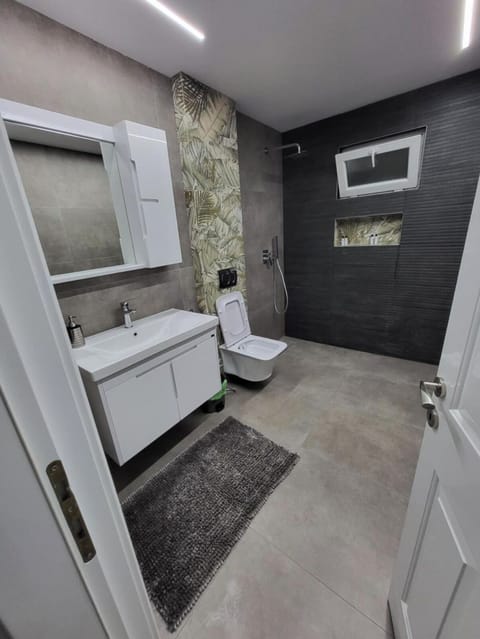 Apartment, 1 Bedroom, Balcony, Hill View | Bathroom | Free toiletries, hair dryer, towels, soap