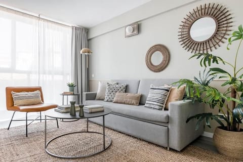 Comfort Apartment | Living area | 50-cm TV with cable channels
