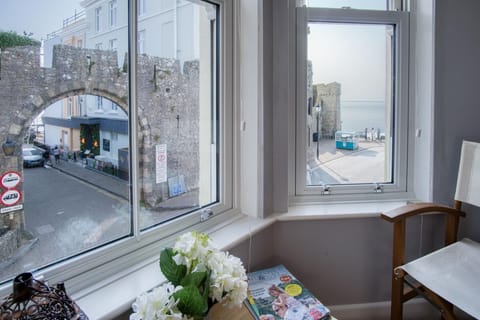 Apartment (2 Bedrooms) | Beach/ocean view