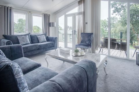 Apartment (3 Bedrooms) | Living area | 32-inch TV with cable channels