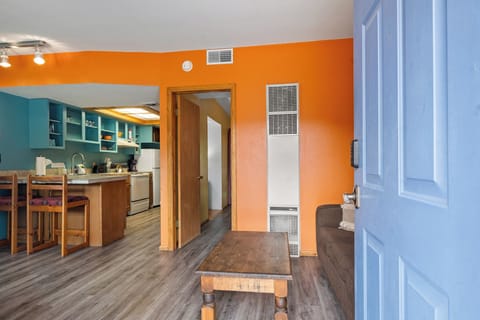 Townhome | Private kitchen | Full-size fridge, microwave, oven, stovetop