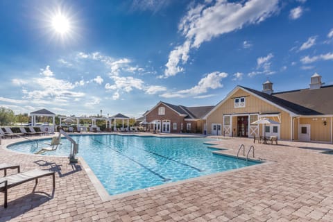 Indoor pool, 2 outdoor pools