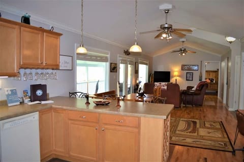 Open Area Kitchen/Dinning/Living