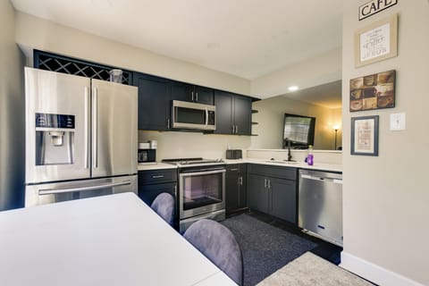 Kitchen | 1st Floor | Free WiFi