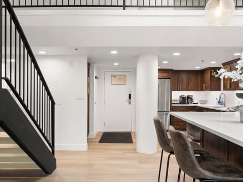 Kitchen / Dining Area