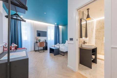 Superior Double Room | In-room safe, desk, laptop workspace, blackout drapes