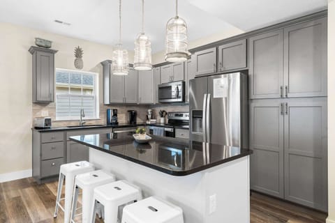 Sip morning coffee or grab a bite at the kitchen counter, seating 4​