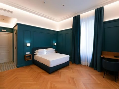 Superior Double Room, Balcony, Garden View | Hypo-allergenic bedding, down comforters, minibar, in-room safe