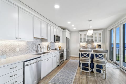 1922 South Beach Club | Open kitchen, coffee bar, balcony access - 1922 South Beach Club | Open kitchen, coffee bar, balcony access