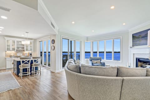 1922 South Beach Club | Stunning space with floor-to-ceiling vie - 1922 South Beach Club |Stunning space with floor-to-ceiling views