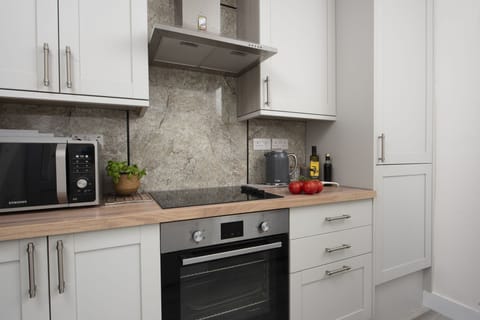 Well equipped kitchen area - Bryher Cottage, Stay Ca Holidays