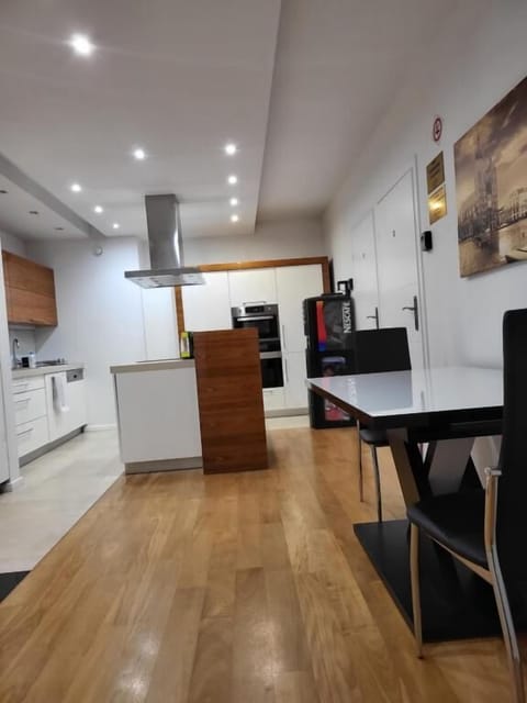 Comfort Suite, Balcony, City View (APS127) | Blackout drapes, iron/ironing board, free WiFi