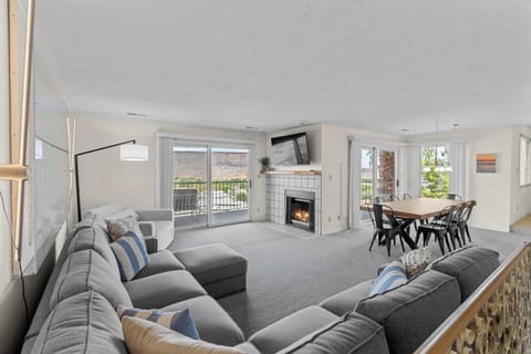 Condo, Multiple Beds, Balcony, Mountain View (Cozy Condo) | Living area | 42-inch flat-screen TV with digital channels, fireplace