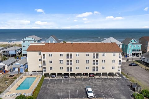 Second row condo, ocean view, pool,  central, and walkable 