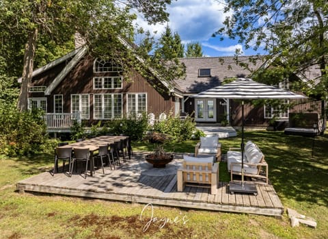 Cottage Deck &amp; Seating