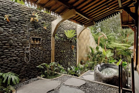 Romantic Villa, Private Pool | Bathroom | Separate tub and shower, free toiletries, hair dryer, towels