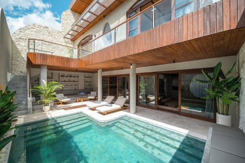2 outdoor pools