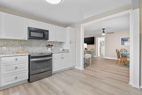 Updated Kitchen with full size appliances