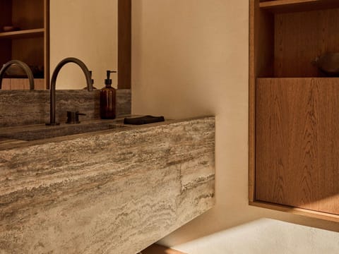 Premium bedding, free minibar, free WiFi, bed sheets