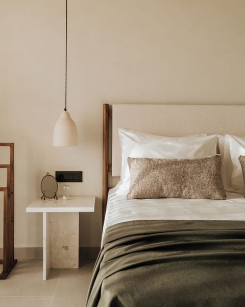 Deluxe Suite, Sea View | In-room safe, blackout drapes, soundproofing, iron/ironing board