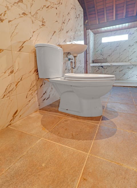 Standard Suite, 1 Double Bed, Private Pool | Bathroom | Shower, bidet, towels, soap