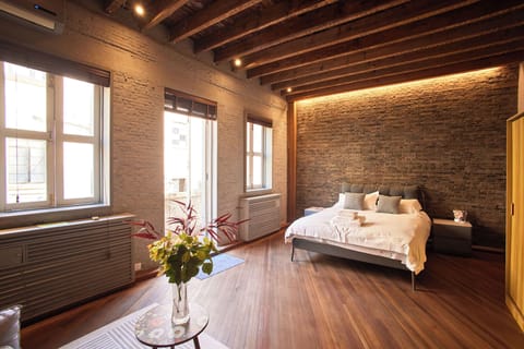 Signature Villa, 4 Bedrooms, Kitchen | Soundproofing, WiFi (free), bed sheets
