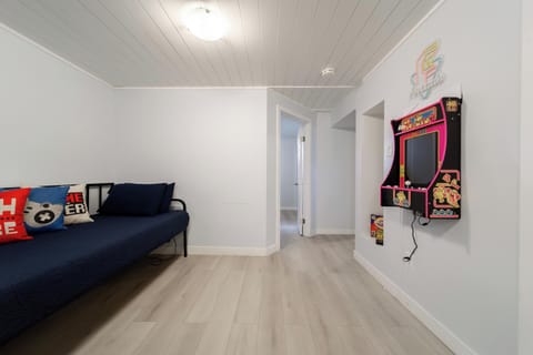 Play a round on the wall mounted Ms Pac Man game in the downstairs games lounge, with a daybed & plenty of floor space to play.