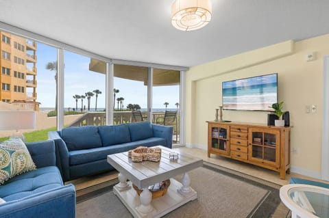 Condo, Multiple Beds (Golden Arms 101) | Living area