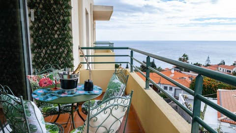 Start your mornings with breathtaking ocean views and a peaceful breakfast on the balcony at Delmar by LovelyStay. #caniço #balcony #oceanview