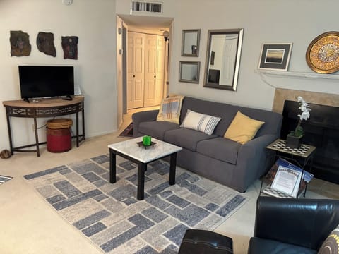Cozy living room with space for your entire family.
