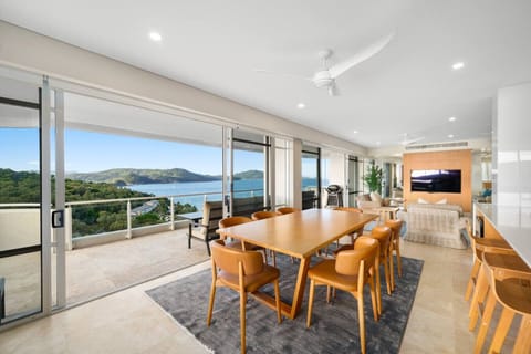 Dining Area - Level 12