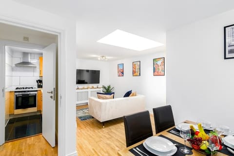 Large living room with Netflix and smart TV, perrect to relax with your family