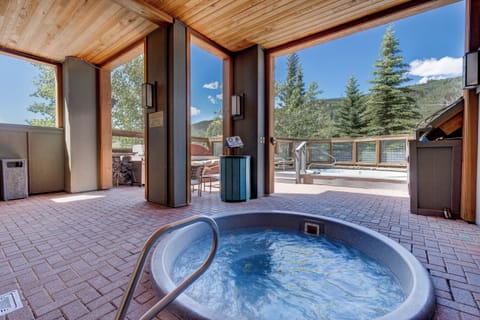 Condo (2 Bedrooms) | Property amenity