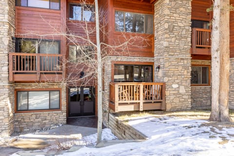 Condo (2 Bedrooms) | Property amenity
