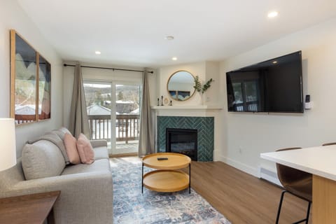 Condo (2 Bedrooms) | Front of property