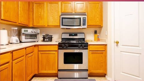 Kitchen area - Gas cooktop with Over the Range Microwave
