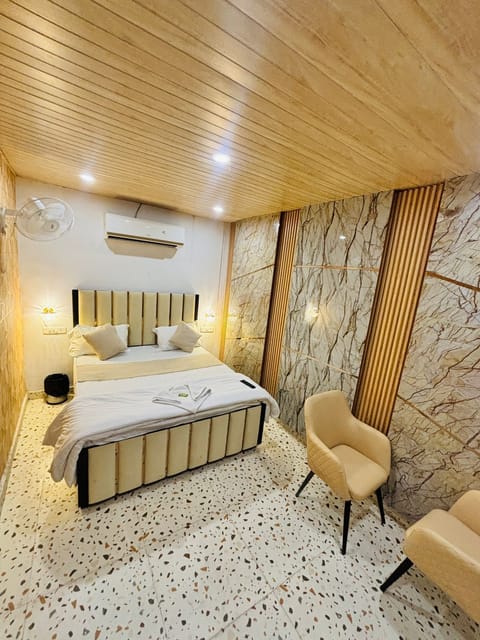 Deluxe Room | Rollaway beds, free WiFi, bed sheets