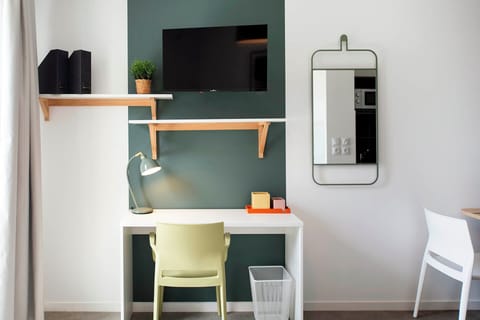 Studio | Desk, laptop workspace, free WiFi, bed sheets