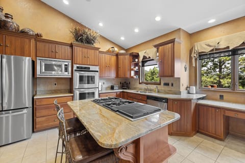 The double oven will make cooking your meals for large groups a breeze. 