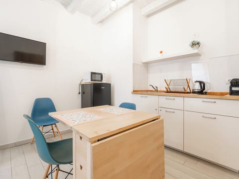 Comfort Studio | Blackout drapes, iron/ironing board, free WiFi