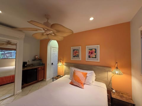 Hibiscus Room with queen bed, comfort of AC, ceiling fan, smart TV, western facing. Kitchenette and private bathroom