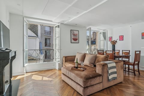 City Apartment, 1 Double Bed with Sofa bed, Non Smoking | Living area | 40-inch Smart TV with satellite channels