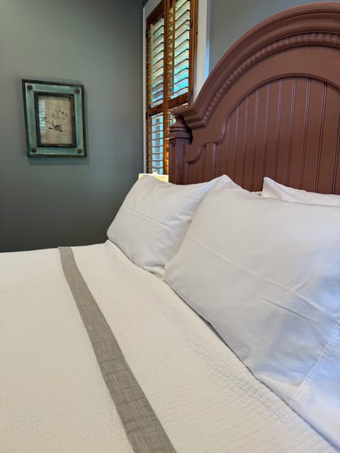 Crisp linens 