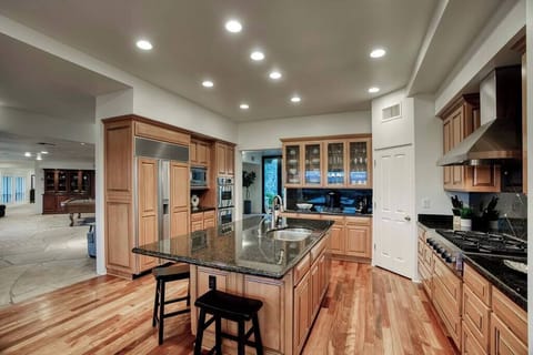 Fully equipped kitchen perfect for large groups.