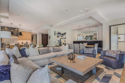 08_84_CARRIAGE_WAY_704E008